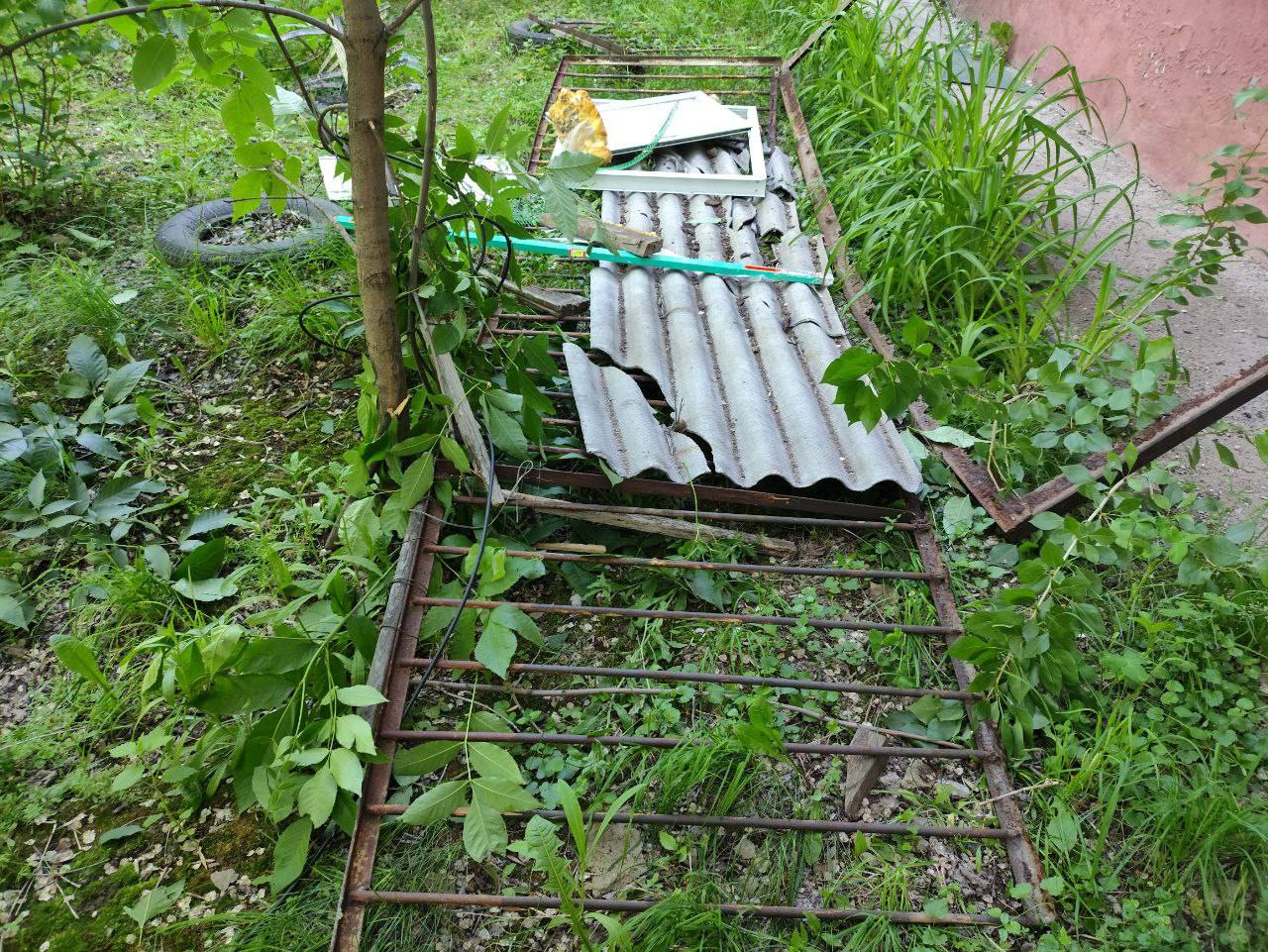 В Балакове мужчина покалечился при обрушении балкона с третьего этажа В Балакове мужчина покалечился при обрушении балкона с третьего этажа